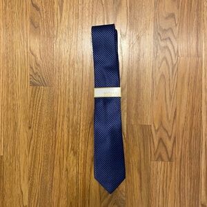 Michael Kors Neck Tie Mens Blue and Black Geo Pattern 100% silk